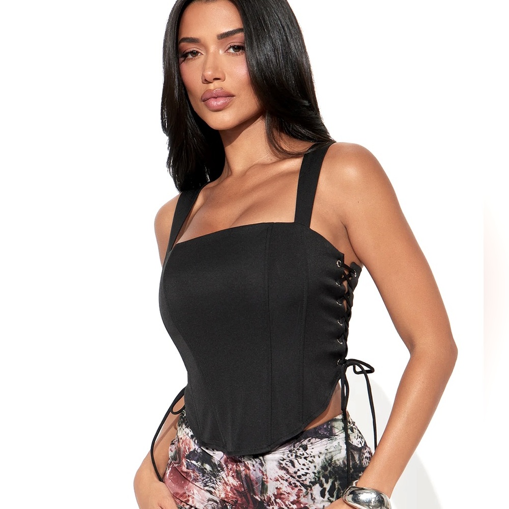 Less Is More Lace Up Corset Top NEW 🏷️